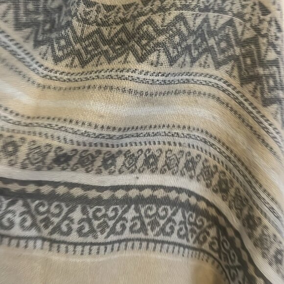 BCBG cream and grey light sweater sleeveless kimono 100% acrylic - Picture 2 of 6